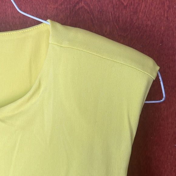 BNWT- DKNY bright yellow top with shoulder pads - small - Picture 6 of 6